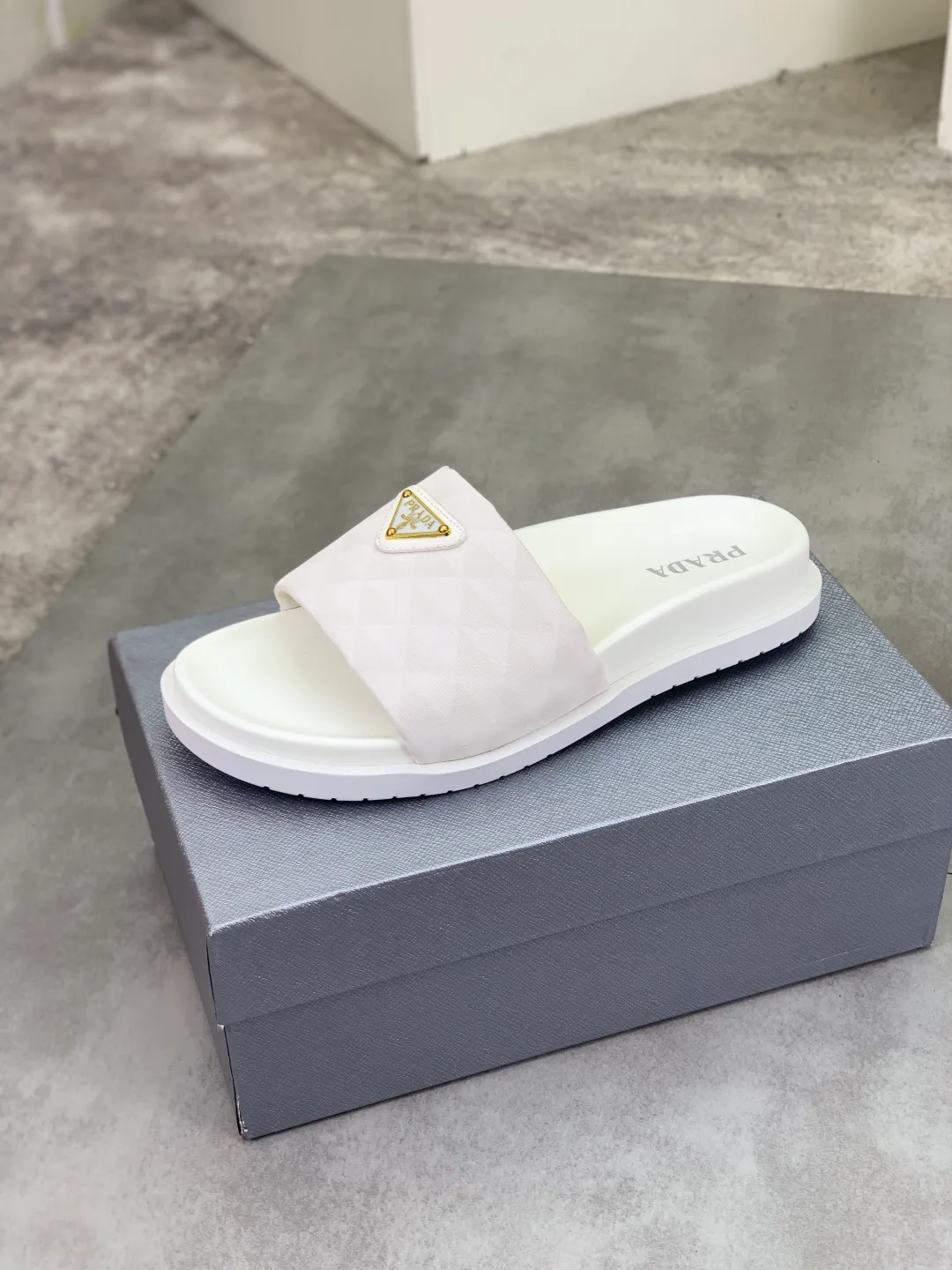 Men's shoes 💰P320💰【New style】🎁🎁🎁 PRADA Prada's new casual slippers, original official website, perfect workmanship, conveying a kind of noble luxury, sublimating its definition of luxury in Prada's high-end extraordinary craftsmanship. Original combination outsole, code number: 38-44 (45 customized) Multiple colors 🉑️ to choose from